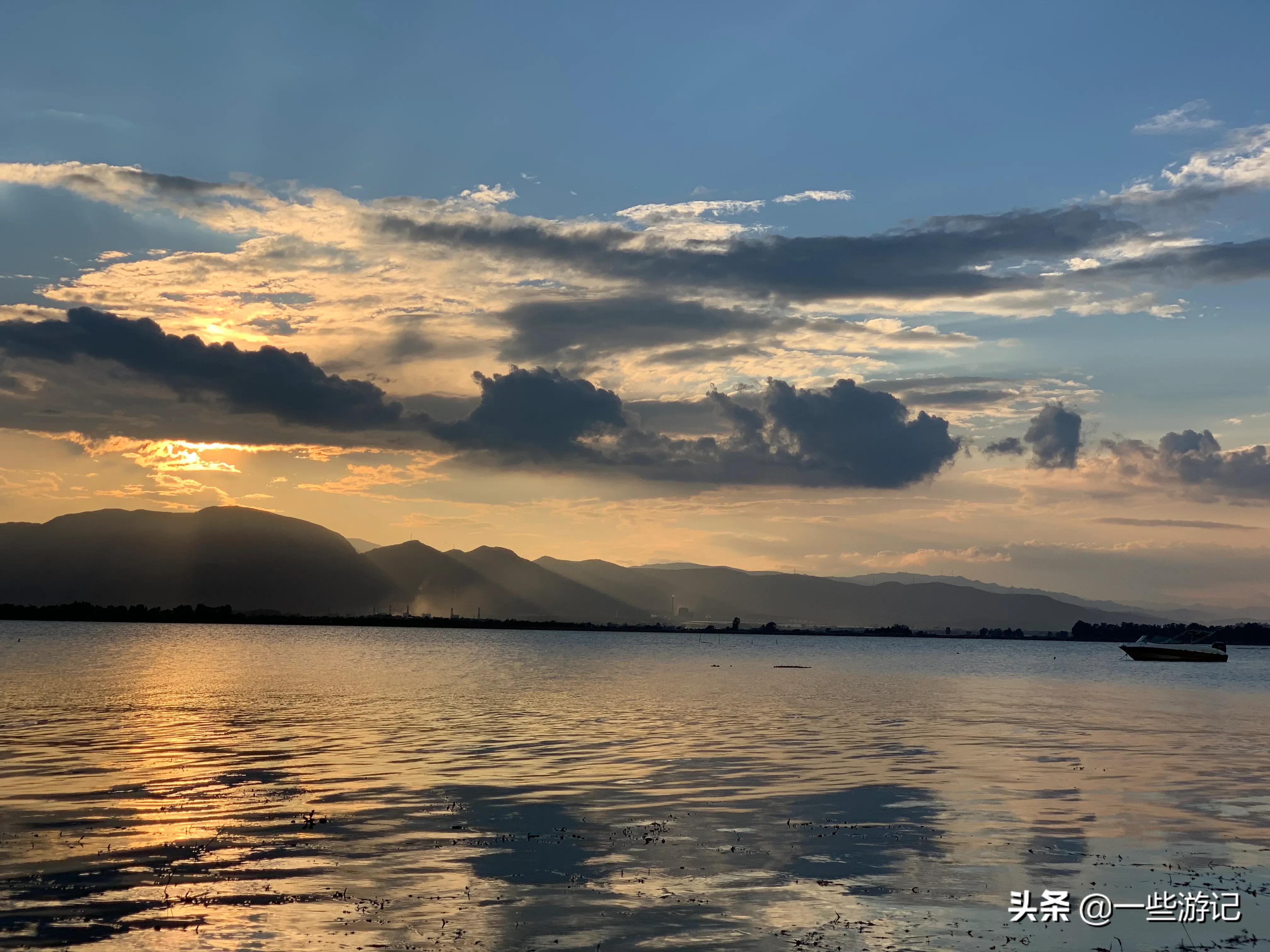 蒙自尼苏小镇大屯海蓝花楹,蒙自大屯海尼苏小镇