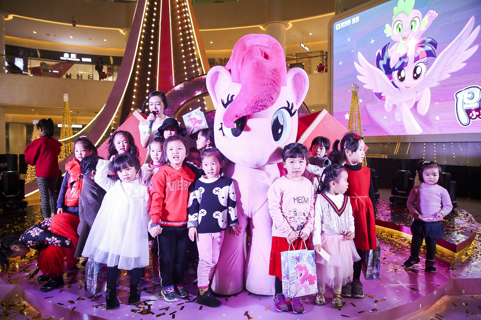 小马宝莉第一次年度旅行,小马宝莉周年展览