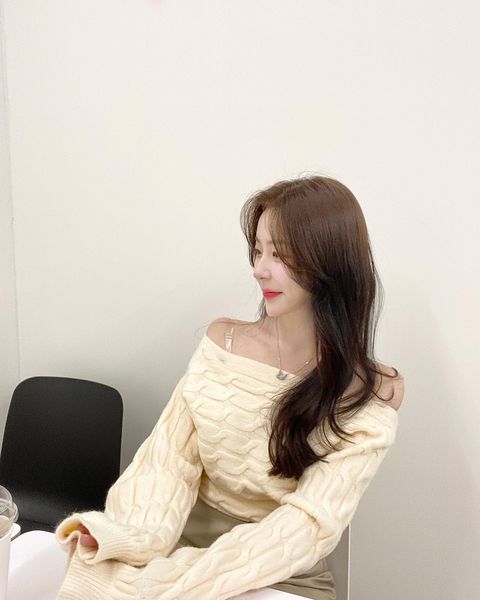 肩宽、脖子短怎么穿毛衣显瘦?7个穿搭技巧帮你「缩骨架」