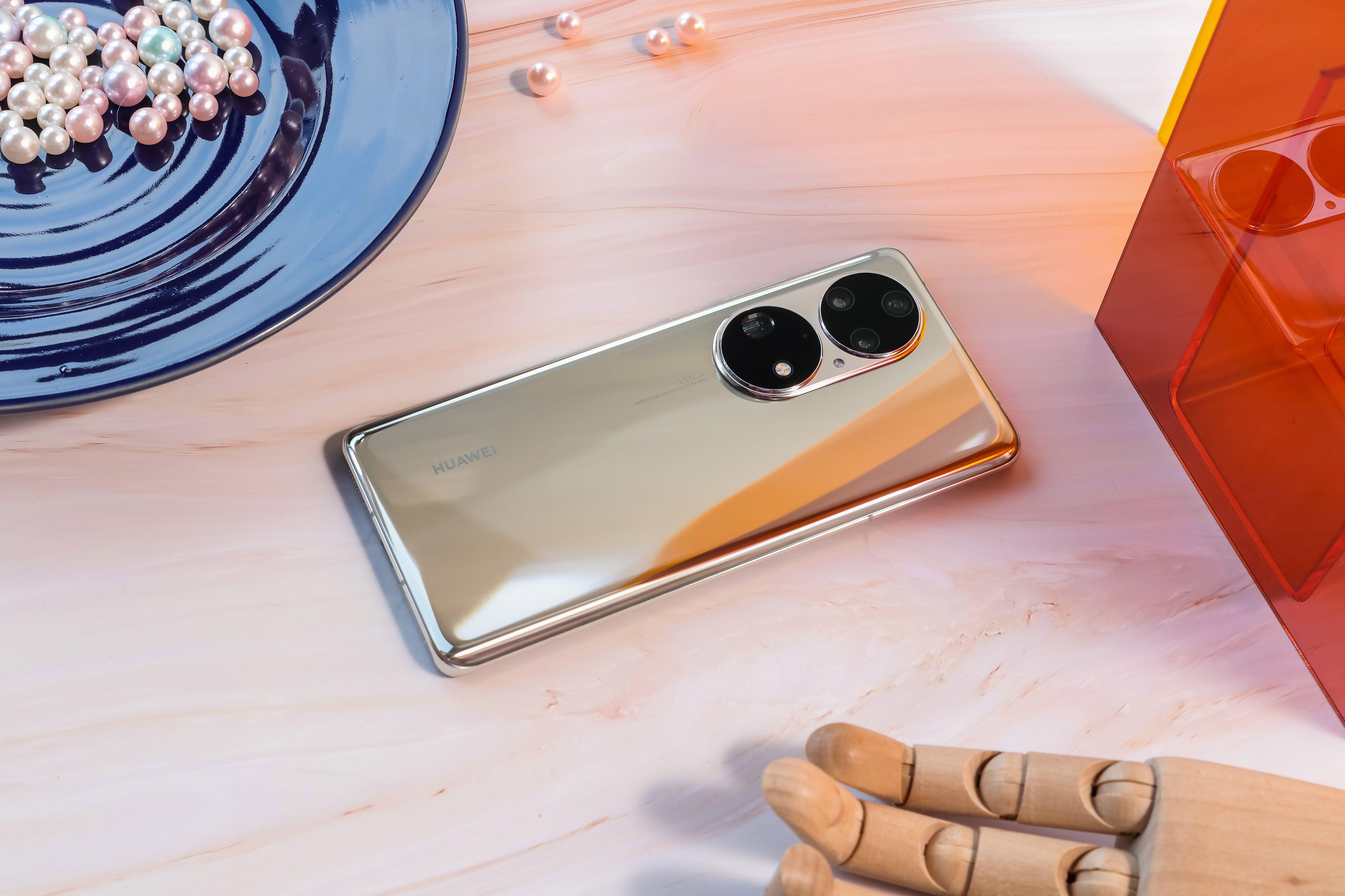 200倍变焦+鸿蒙系统，8+256G卖6488，华为5nm旗舰值这个价吗？