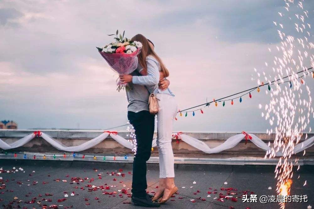 怎么求婚简单的,最佳十种浪漫求婚方式有哪些