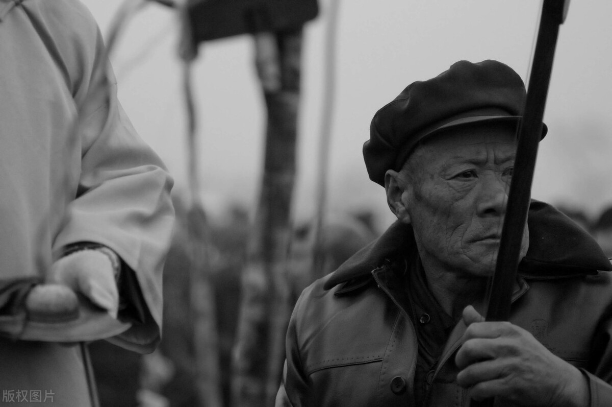 零基础老人学会了二胡,老年人从零开始学二胡