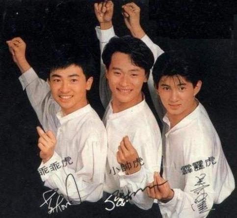 陈志朋回归低调？背3个LV包走机场，走哪都带着五星爱国手机壳