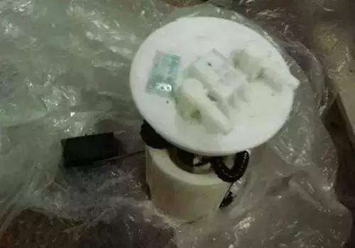 五菱宏光的发动机盖怎么打开图解,polo发动机盖怎么开图解