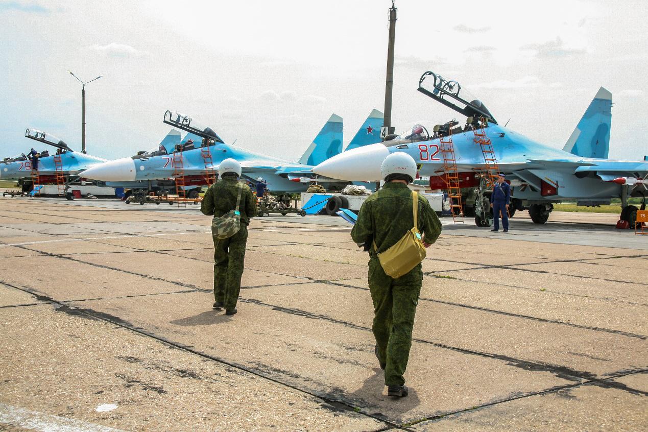 俄罗斯新式飞行员防护装具,俄罗斯新式迷彩飞行服