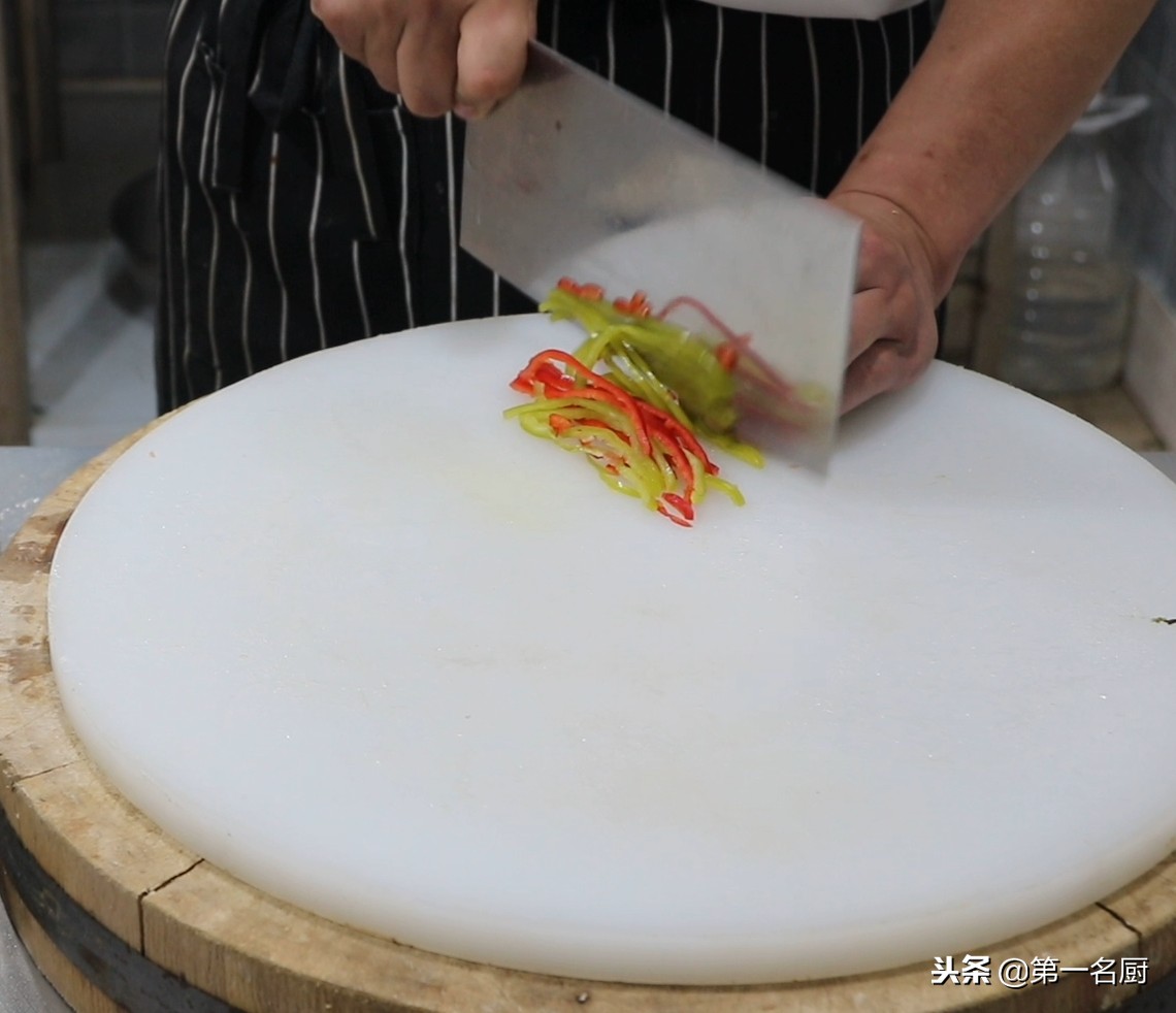 饭店凉拌姜丝莲藕做法,饭店莲藕酸甜辣味怎么做出来的