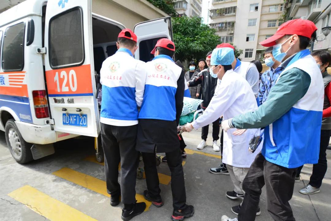 睡眠时有气道阻塞性鼾声或惊叫声,大量粘痰阻塞气道的紧急情况处理