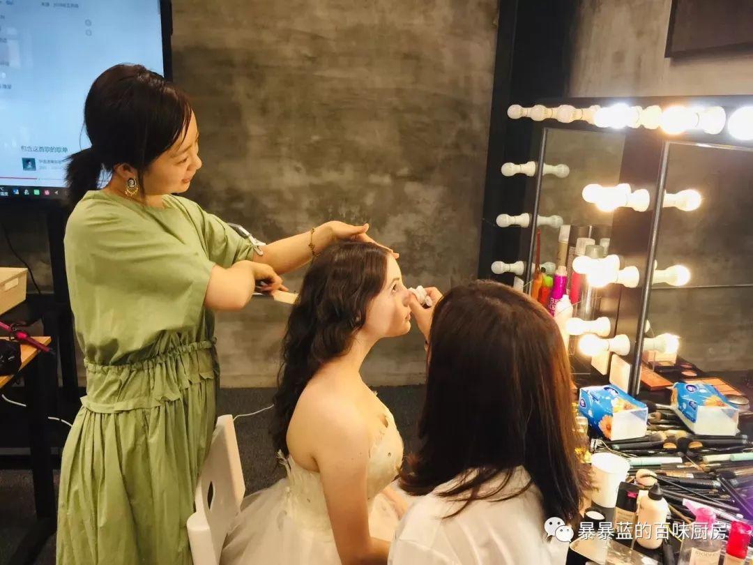 在学校怎么学好化妆技巧,化妆学校学的化妆技巧