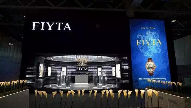 如何在不经意间露出手表,如何在冬天露出自己的手表