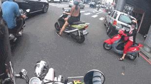 搞笑超市gif,超市减价的搞笑视频