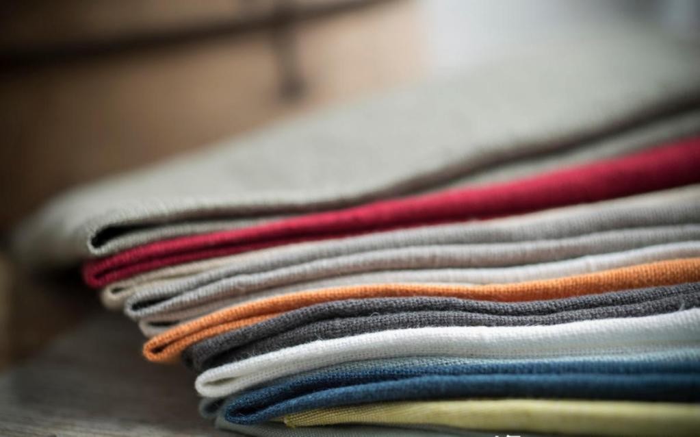 卧室窗帘选什么材质经济实惠,家装用什么颜色窗帘最好