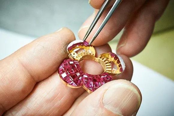 梵克雅宝四叶草戒指价格和图片,梵克雅宝四叶草项链为啥那么贵