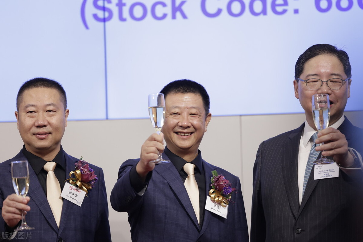 海底捞张勇什么时候移民新加坡的,海底捞创始人张勇成新加坡首富