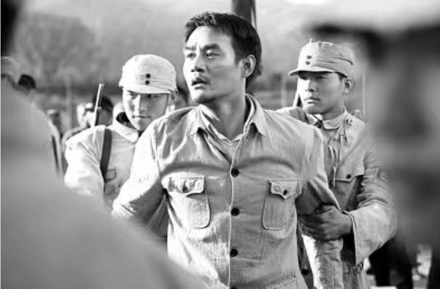 1937年,一位红军旅长连开2枪杀害16岁女友,毛主席含泪写下批示