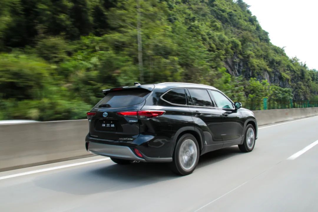 第四代汉兰达精英版体验,汉兰达两驱精英7座试驾视频