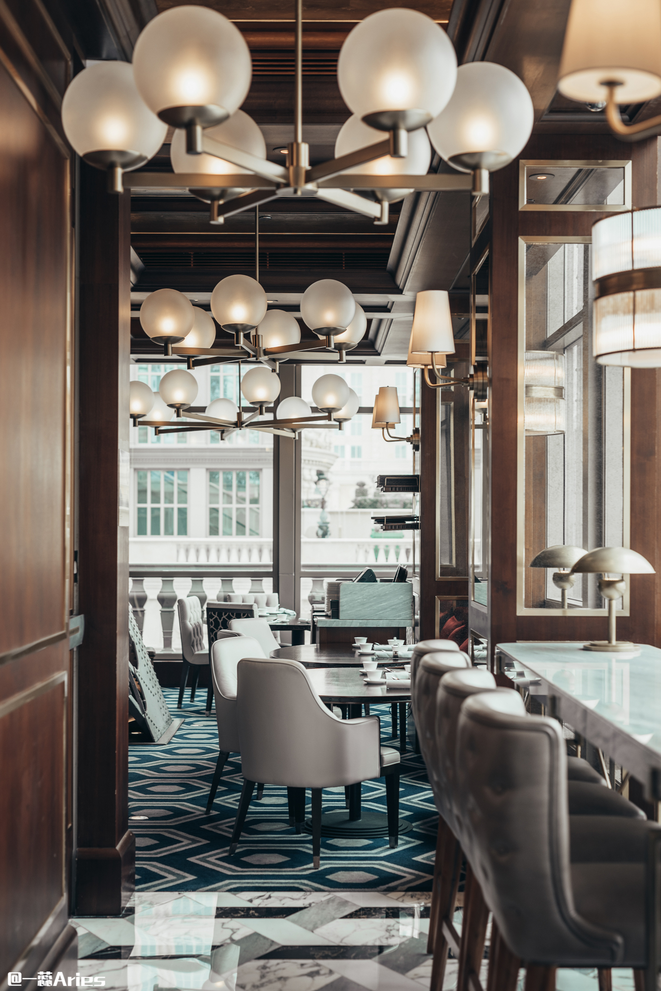 来澳门感受一下紫醉金迷,澳门一天游必去的美食街