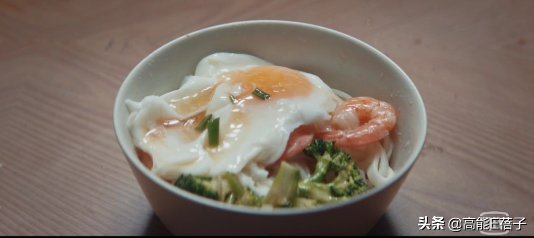 唐人街探案3夜晚一个人关灯,唐人街探案开灯关灯