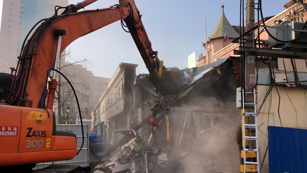 原有宅基地翻建超占算是违建吗,宅基地建房被认定违建怎么办