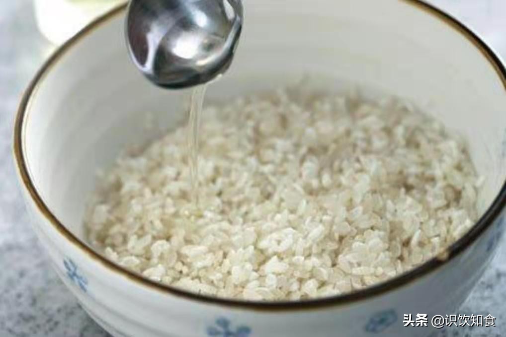 新手用电饭煲煲白米饭要怎么煲,一个电饭煲同时煮杂粮饭和白米饭