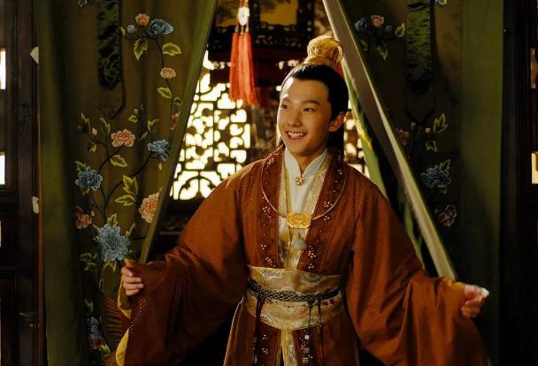 男星发腮发胖,男明星发腮对比