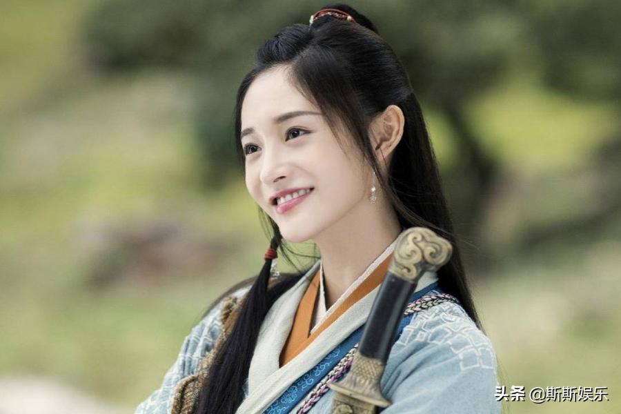 95后小花的古装造型盘点，杨超越温婉小巧，关晓彤端庄大气