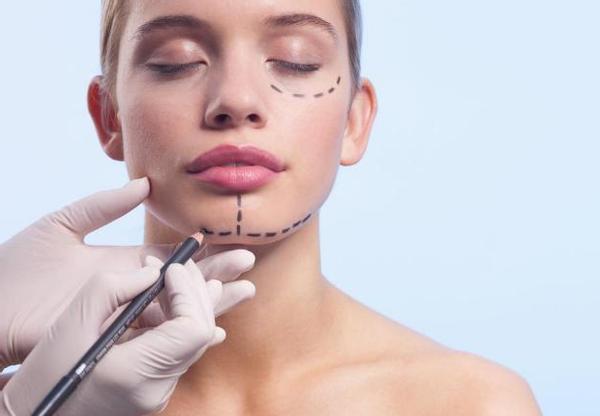 医疗整形机构虚假宣传三倍赔偿,整形医院夸大宣传效果误导消费