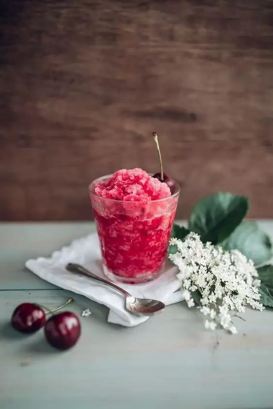 不用刨冰机就可以弄出来的冰沙,没有刨冰机怎么快速刨冰