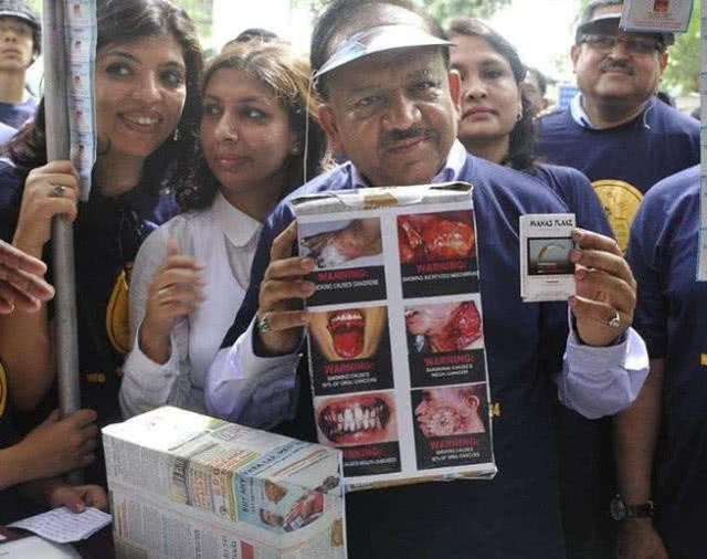 印度人买烟盒,印度烟有多少钱一根