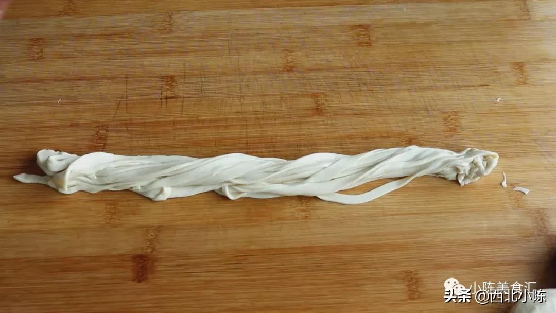 美味营养早餐“手抓饼”终于可以在家做了，按照方法操作特别简单