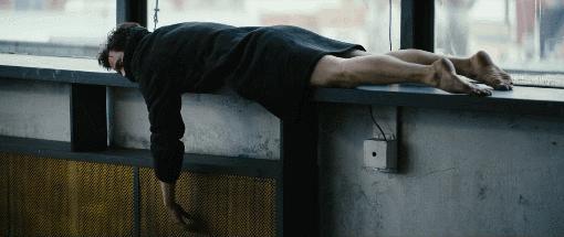 上来就一丝不挂，这部沙雕片儿让人笑出腹肌