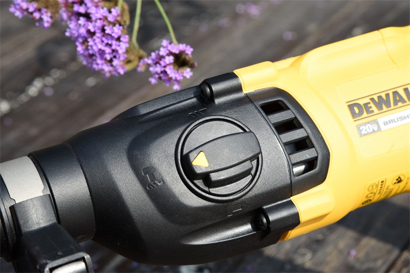 释放自我，轻巧随行-得伟DCH133无刷充电电锤入手使用体验