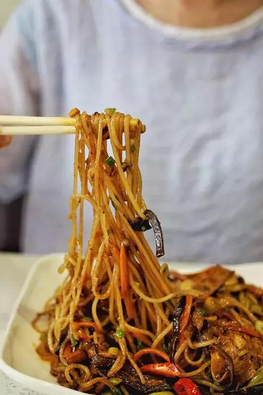 一碗螺蛳粉都吃不完,柳州一天一夜螺蛳粉逛吃攻略