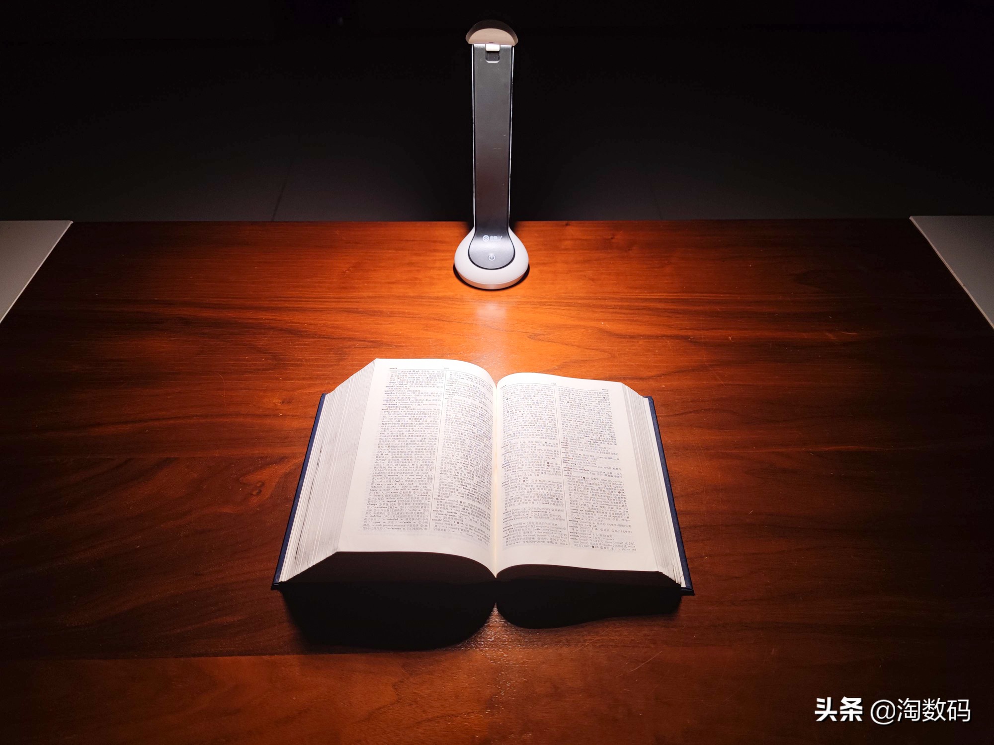 国货内卷无情：￥13块钱的3色温2400mAh充电式触控台灯开箱晒个单