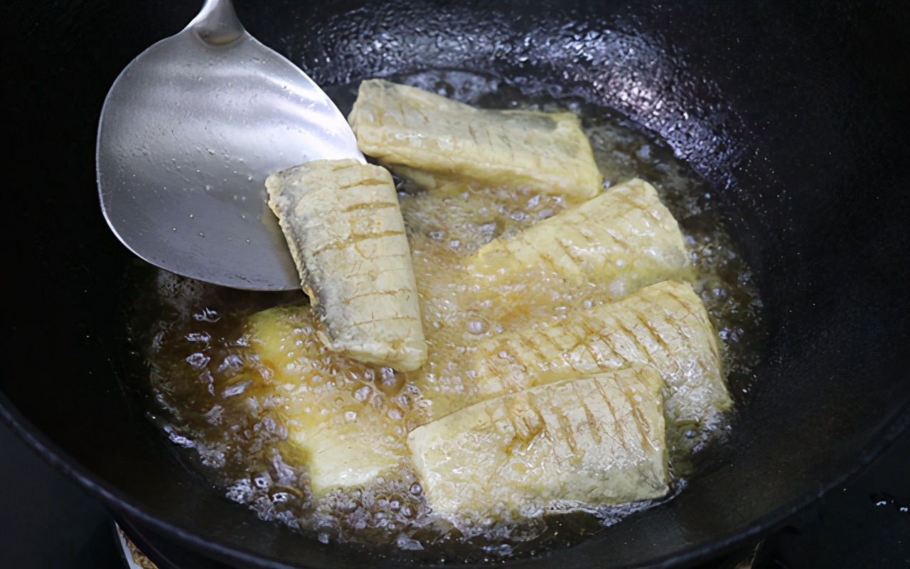 告诉你简单又好吃的带鱼,三分钟让你学会如何吃带鱼