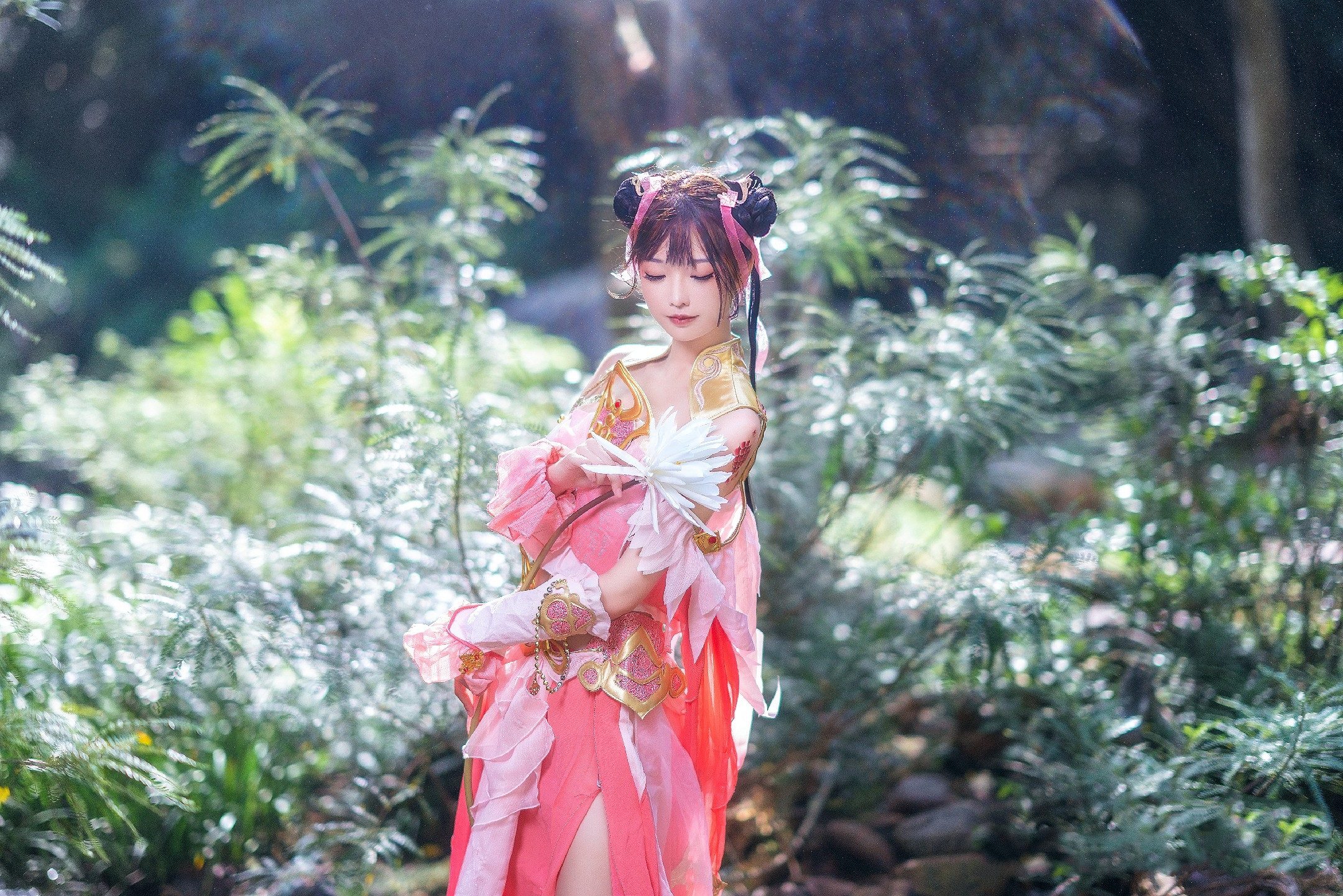 剑网3cosplay明教异域风,剑网3红衣教探雪cosplay