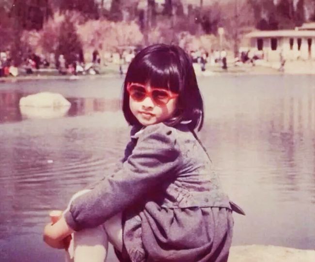 朱珠的放*情纵**史，与世界顶级富豪擦肩而过，靠美貌征服了5个男人