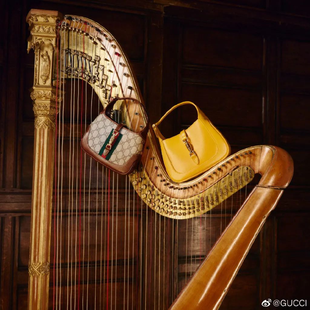 复古辣妹腋下包小众质感新月包,意大利腋下包推荐小众高级款