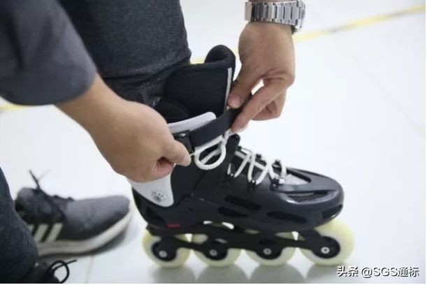 轮滑鞋怎么辨别真假,轮滑鞋是否合格