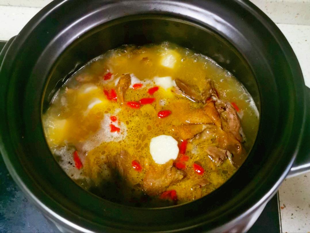 剖腹产喝鸽子汤用老鸽子还是乳鸽,炖鸽子汤的做法放香菜吗