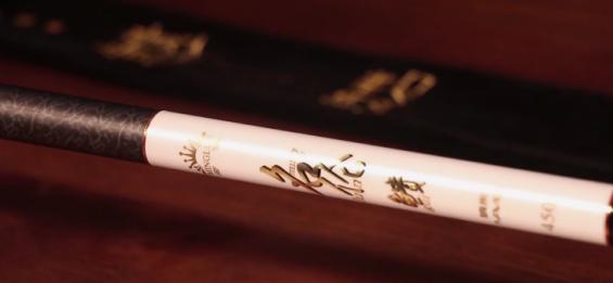 细硬峰的鱼竿怎么没有防抱死槽,名伦青龙鱼竿正品有防抱死吗