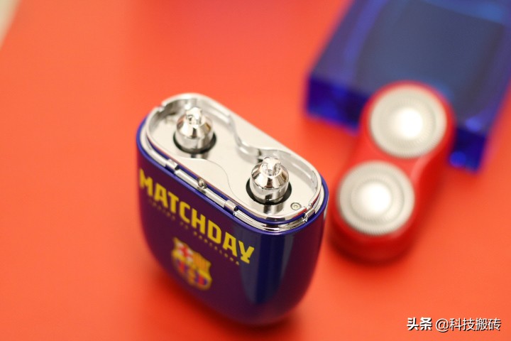 巴萨联名款剃须刀，日本刀头+德国材质打造，价值超过它的价格