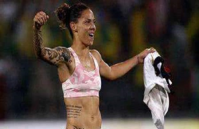 女足运动员脱衣庆祝,中国女足脱球衣庆祝