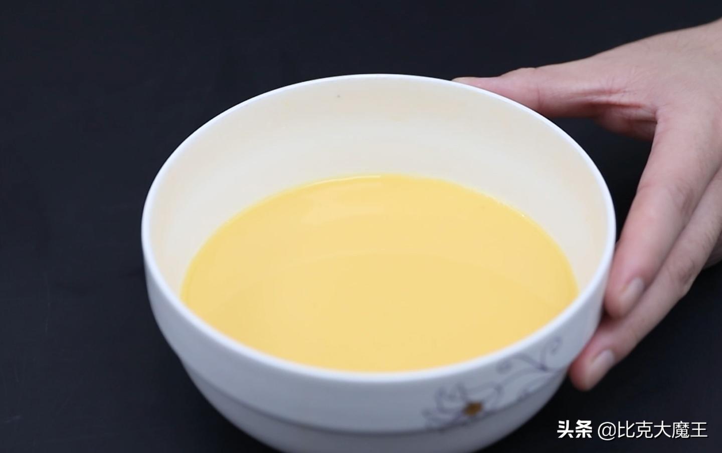 不一样的水蒸蛋细嫩爽滑老少皆宜,鲜嫩爽滑的水蒸蛋做法是什么呢