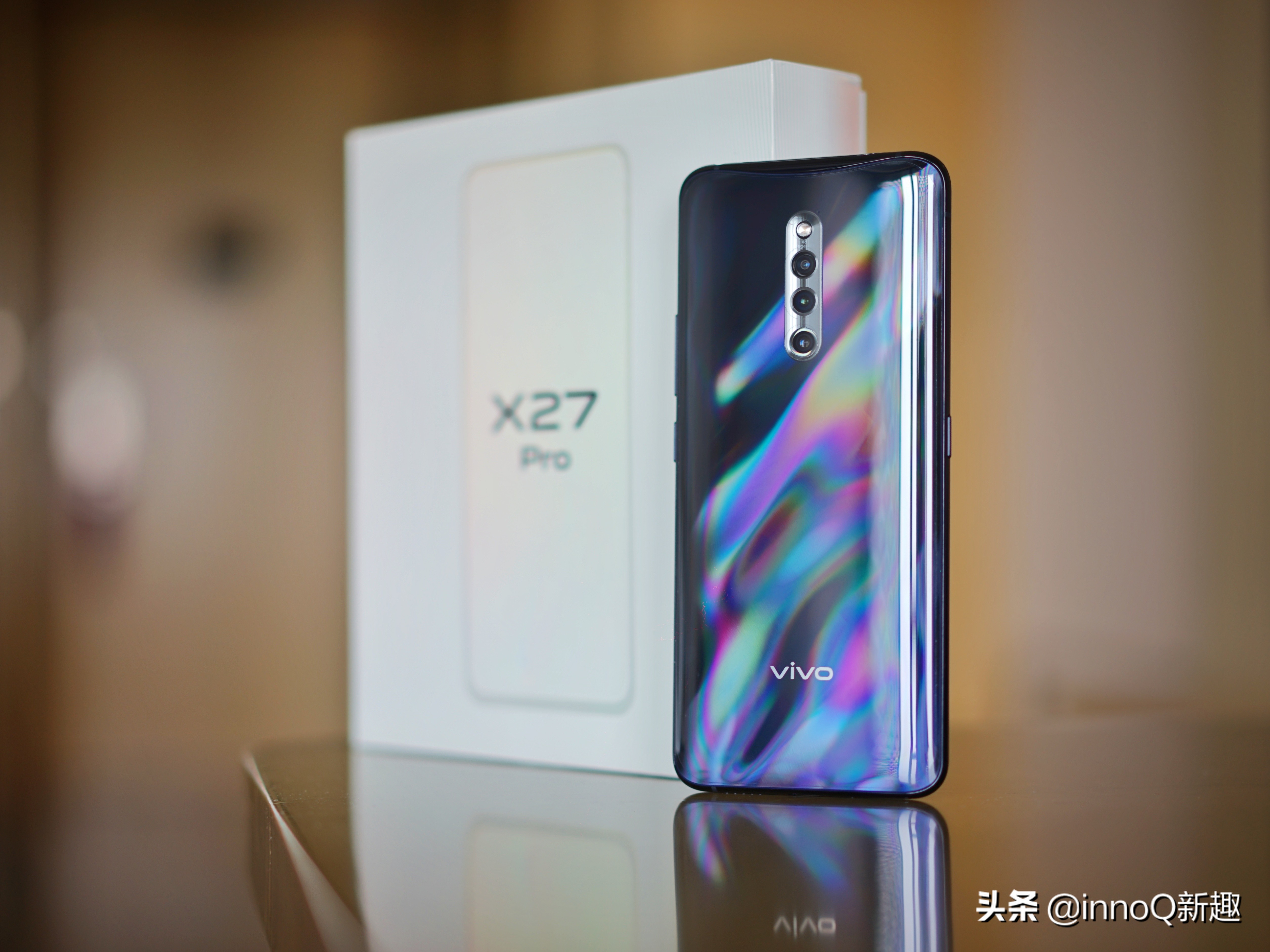 看！这部手机真的完整诠释了什么叫『五彩斑斓的黑』