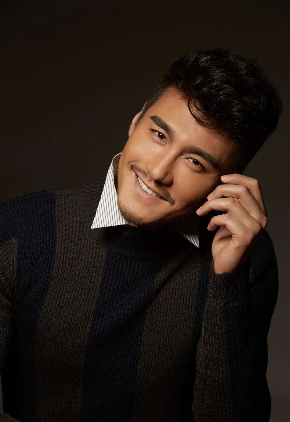 他是偶像剧祖师、颜值身材完爆陈冠希，誓做时髦老头……他是胡兵