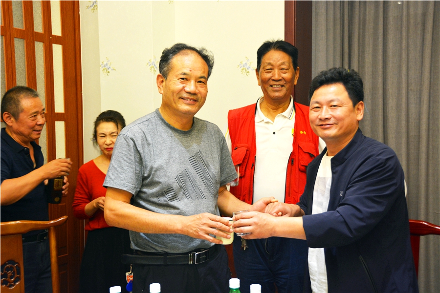 摄影艺术家走进河南洛阳「徐州人家土菜馆」喜迎中秋佳节