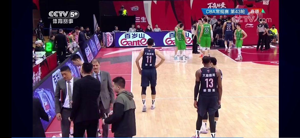 韩德君隔扣苏伟,苏伟对韩德君