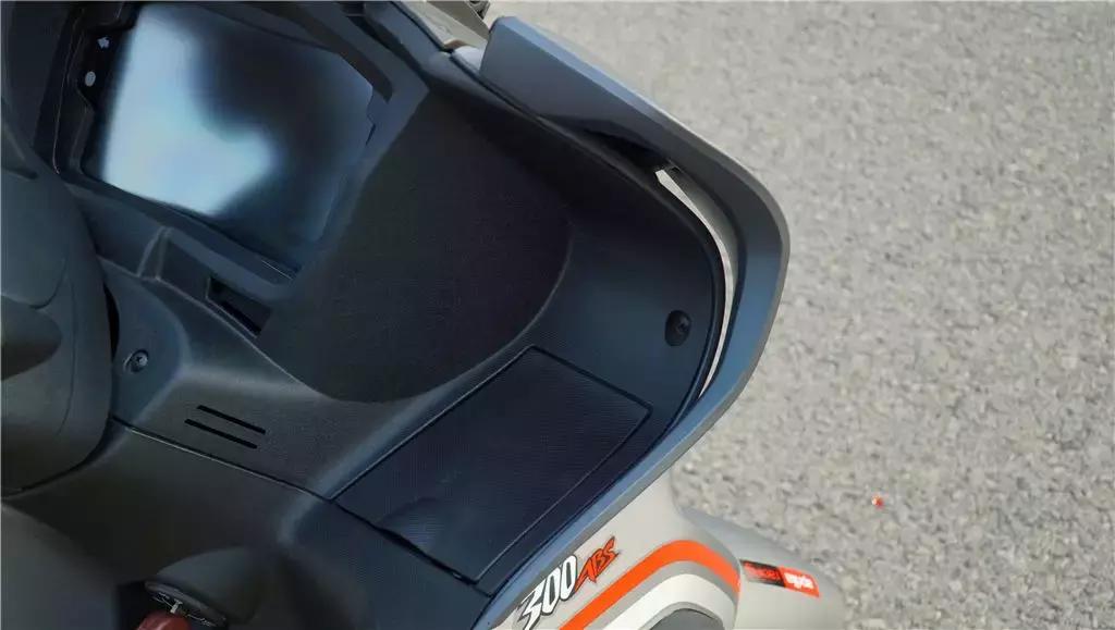 鍜宻rmax300鍚岀骇鐨勮溅,srmax300楠戣鎰熷彈