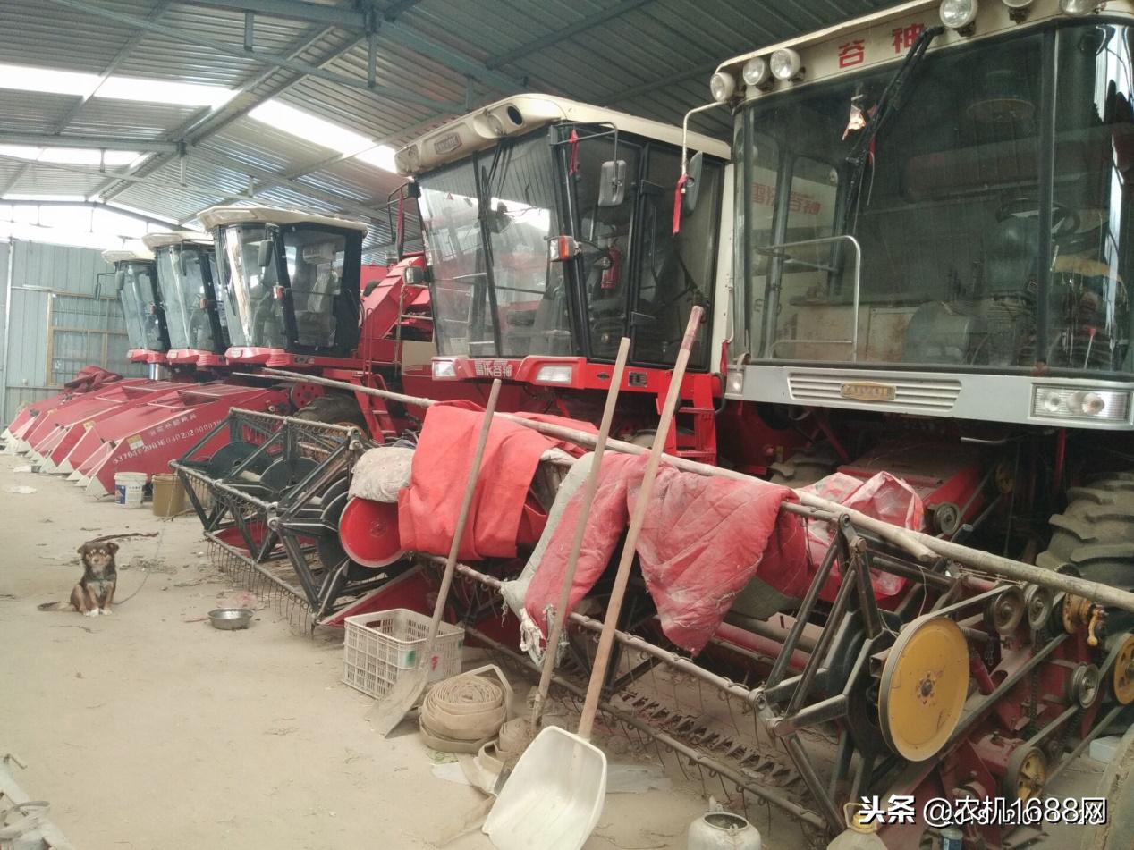 雷沃谷神全部图片,雷沃谷神几代驾驶室有什么区别