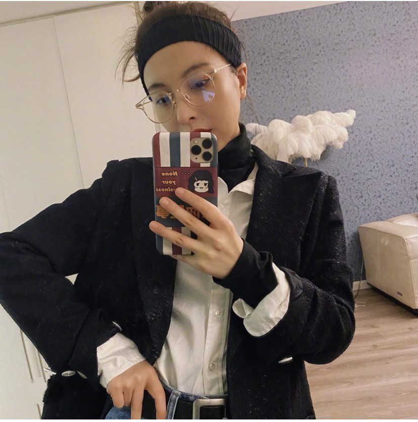 吴昕吊带裙凹造型,吴昕黑色吊带衫